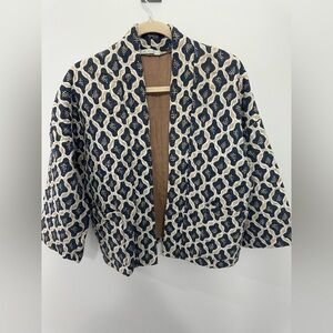 4/$20 Navy and Cream Leaf Pattern Women's Quilted Jacket large